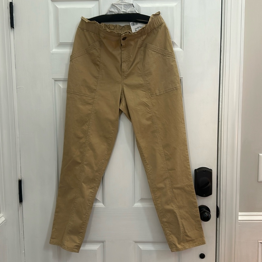 Ladies, Cabela’s natural reflections, paper bag, pants, size 6 NWT